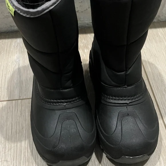 Like New Western Chief Black & Grey Snow Boots, faux fur lined, waterproof - Picture 5 of 12